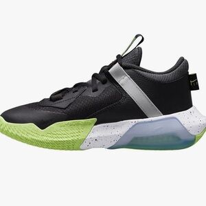 NEW IN BOX NIB Nike Air Zoom Crossover Big Kid 6.5 Y Black Chrome Basketball